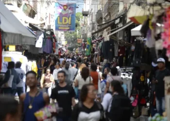 Antigo paraíso das compras baratas na América do Sul oferece custo de vida até 40% menor para brasileiros