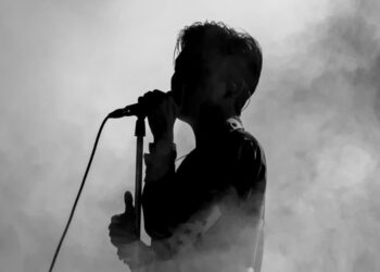 Cantor amado por adolescentes na última década mora em mansão isolada de R$ 130 milhões