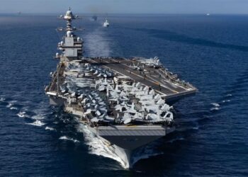Porta-aviões americano de R$ 66,7 bilhões apresenta falhas bizarras e deixa tripulação com banheiros transbordando