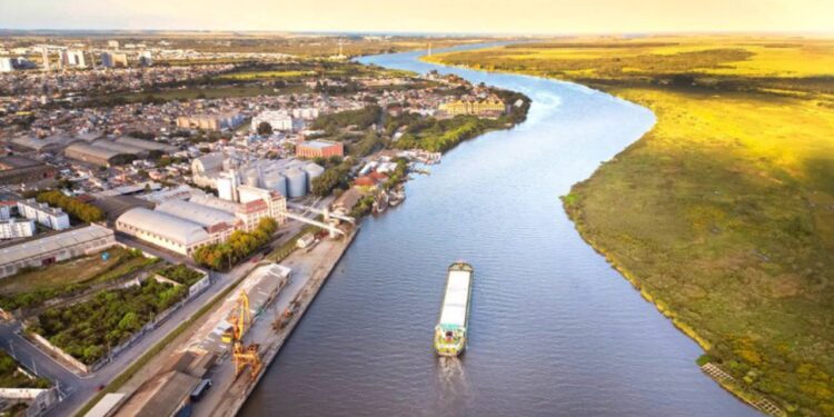 Maior lagoa da América do Sul com mais de 260 quilômetros de comprimento fica no Brasil