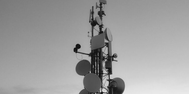 Empresa com mais de 820 milhões de clientes espalhados pelo mundo chega ao Brasil para competir com TIM e Vivo