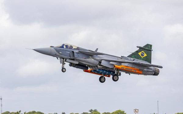 Força Aérea Brasileira age sem ninguém esperar e lança bombas inéditas guiadas a laser no litoral nordestino