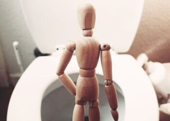 Funcionário foi mandado embora após ficar 40 minutos no banheiro