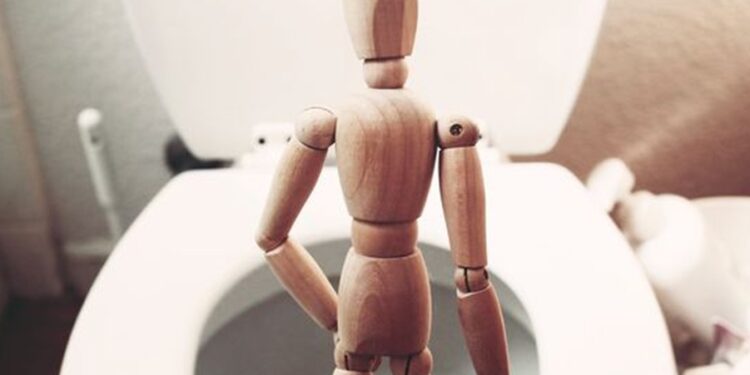 Funcionário foi mandado embora após ficar 40 minutos no banheiro