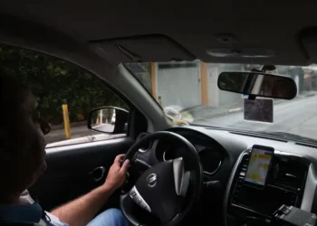 Motoristas podem ser presos por até 4 anos e receber multa de R$ 51 mil caso fujam do local de um acidente na Califórnia