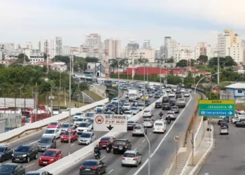 Regra de trânsito deve voltar a ser respeitada por motoristas a partir desta quinta-feira (19) em São Paulo