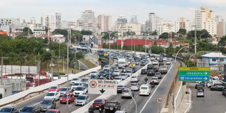Regra de trânsito deve voltar a ser respeitada por motoristas a partir desta quinta-feira (19) em São Paulo