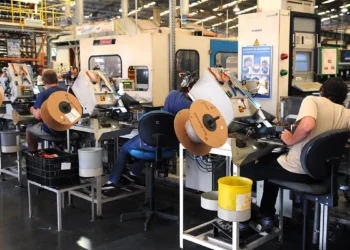 Trabalhadores poderão descansar 3 dias seguidos com a jornada de trabalho sendo reduzida neste país