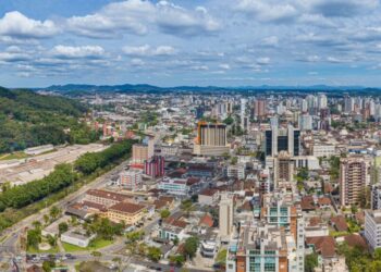 Terceira cidade mais segura do Brasil permite que jovens de 16 anos dirijam veículos destas categorias