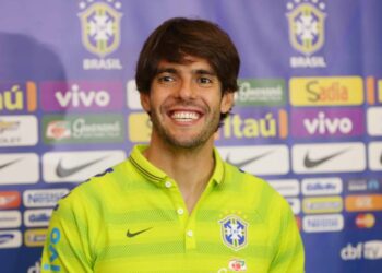 Nova profissão de Kaká surpreende muita gente e ainda atrai multidões