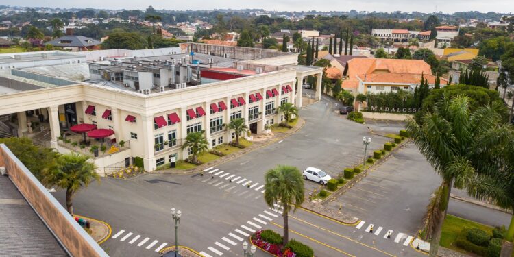 Restaurante brasileiro é reconhecido pelo livro dos recordes como maior da América Latina e pode receber mais de 4.600 pessoas