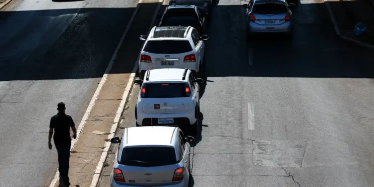 Governo encaminha redução de 50% no valor das multas por excesso de velocidade neste país