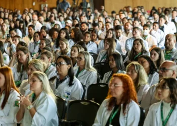 Universidade famosa descobre que alunos de medicina pagavam até R$ 3 mil para mudarem suas notas