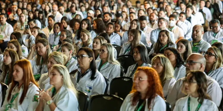 Universidade famosa descobre que alunos de medicina pagavam até R$ 3 mil para mudarem suas notas
