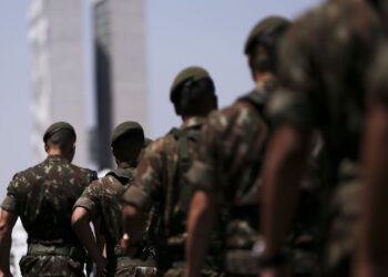Jornal revela que o exército mais poderoso do mundo pode ficar sem munição nos próximos dias