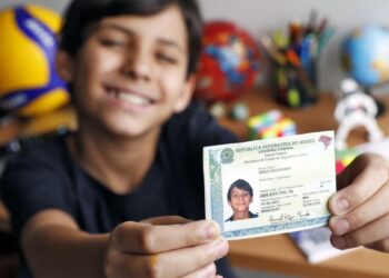 O que há de verdade sobre aeroportos estarem exigindo a nova Carteira de Identidade Nacional