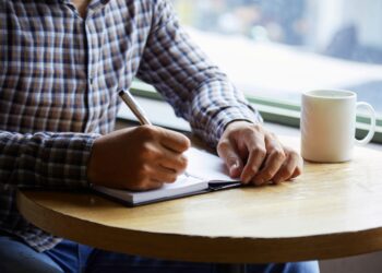 Clube tradicional está tirando até R$ 270 mil do salário de jogadores gringos que não aprendem o idioma do país