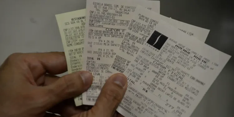 Brasileiros que informam o CPF na nota concorrem a prêmios de até R$ 1 milhão neste estado