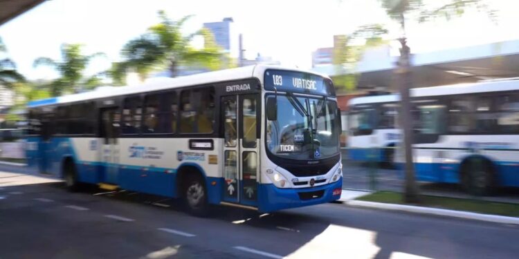 Pagamento em dinheiro deixa de ser aceito nos ônibus após nova medida adotada em cidade com mais de 587 mil habitantes