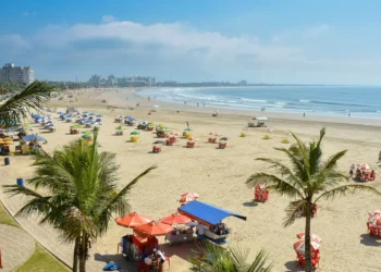 Praias renomadas do litoral paulista são listadas como impróprias para o banho