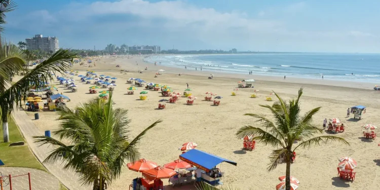Praias renomadas do litoral paulista são listadas como impróprias para o banho