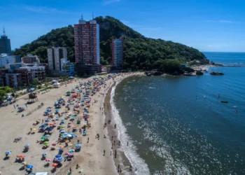 Estado com o 2º menor litoral do Brasil se destaca no verão e movimenta R$ 686 milhões