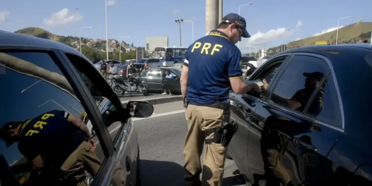 Motorista pego disputando racha em local clandestino perde a CNH e pode ir preso