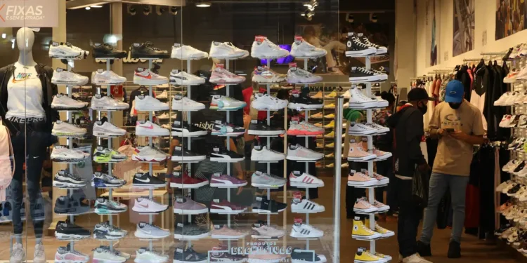 Nova regra que fecha o comércio aos domingos também vale para feriados a partir de 1º de março?