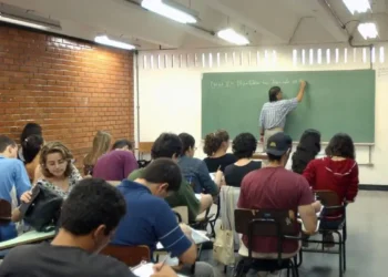 Mudança na contabilização das faltas de alunos e professores será realizada para melhorar a frequência nas escolas e faculdades do Uruguai