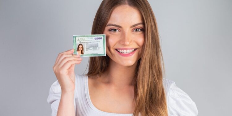 Apenas 3 documentos são exigidos para tirar a Nova Carteira de Identidade