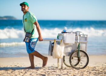 Homem decidiu seguir nova profissão e hoje fatura até R$ 150 mil por mês trabalhando na praia