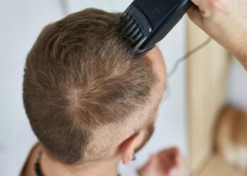 6 cortes de cabelo para homens acima de 40 anos parecerem mais jovens