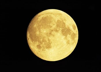 Cientistas avisam que a Lua vai mudar de cor no início de março