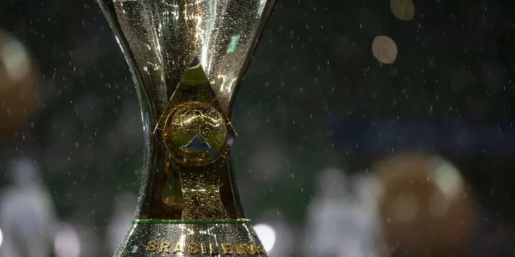 Treinador chegou mudando tudo e 20 jogadores deixaram clube da Série A