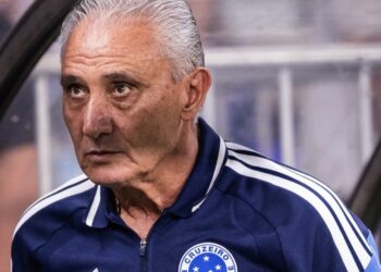Enquanto Tite balança no cargo, meia se despede do Cruzeiro em definitivo
