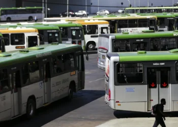 Pagamento em dinheiro deixa de ser aceito nos ônibus após nova medida adotada em cidade com mais de 587 mil habitantes