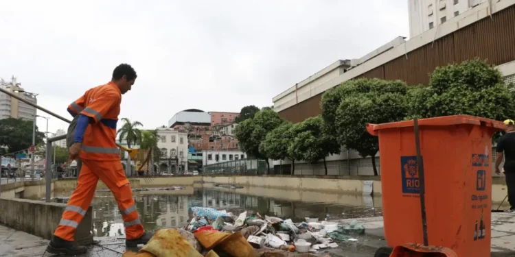 Enquanto Curitiba lidera como cidade mais limpa, outra capital brasileira é eleita a mais suja