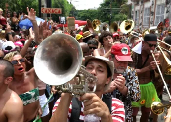 Prefeitura do Rio de Janeiro envia alerta para 4 golpes populares no Carnaval que tiram dinheiro das vítimas