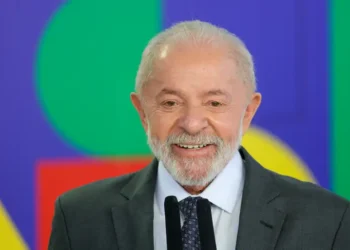 Lei sancionada por Lula garante que novo auxílio do governo se torne permanente