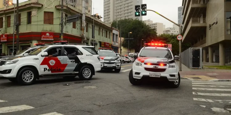 Novo golpe da moeda no chão é usado por ladrões para furtar seus pertences no carro