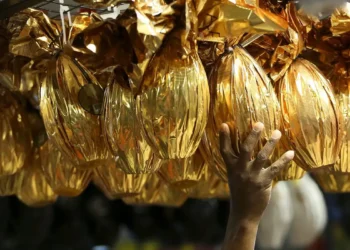 Encontrar ovos de Páscoa quebrados no supermercado pode salvar sua conta bancária no fim do mês