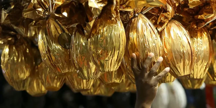 Encontrar ovos de Páscoa quebrados no supermercado pode salvar sua conta bancária no fim do mês