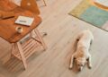 Nova tendência chegando da Europa aposenta os pisos laminados em 2026