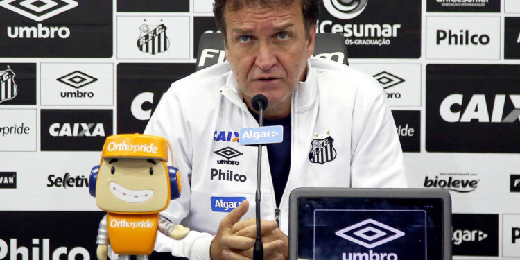 Enquanto Vojvoda recebia R$ 1,4 milhão, Cuca aceita salário mais humilde para treinar o Santos