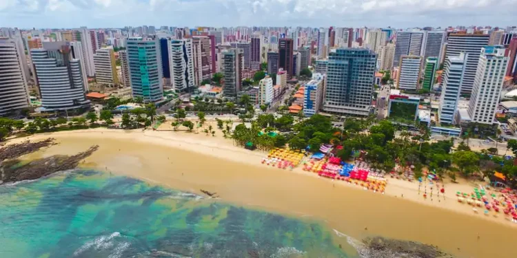 Cidade brasileira com cerca de 20 praias é também a que mais lança imóveis de luxo no Nordeste