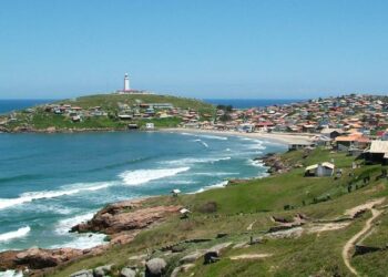 Um dos faróis mais famosos do Brasil abre visitações gratuitas com paisagem deslumbrante