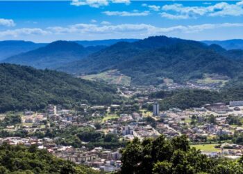 2ª cidade mais segura do Brasil é também onde bilionários escolheram para morar no Norte de Santa Catarina