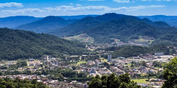 2ª cidade mais segura do Brasil é também onde bilionários escolheram para morar no Norte de Santa Catarina