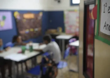 Escolas vão paralisar atividades durante 4 dias em abril e data está confirmada