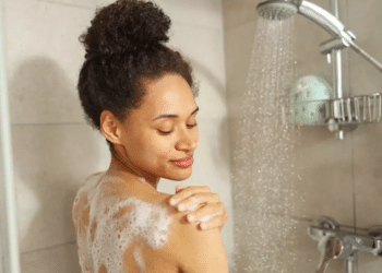Especialistas determinam o horário ideal para tomar banho e ter uma boa noite de sono